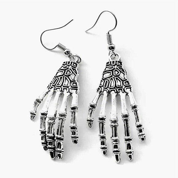 Silver skeleton hand earrings - Picture 5 of 11